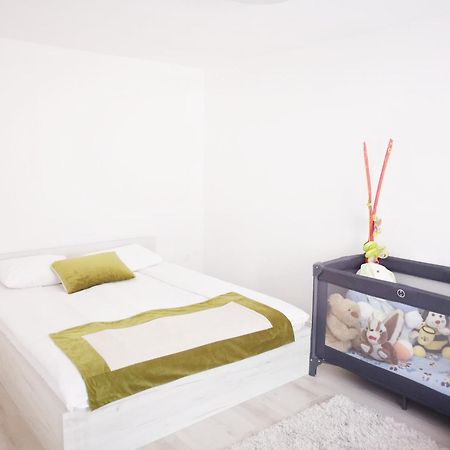 Family Apartment With Garden Sarajevo Phòng bức ảnh