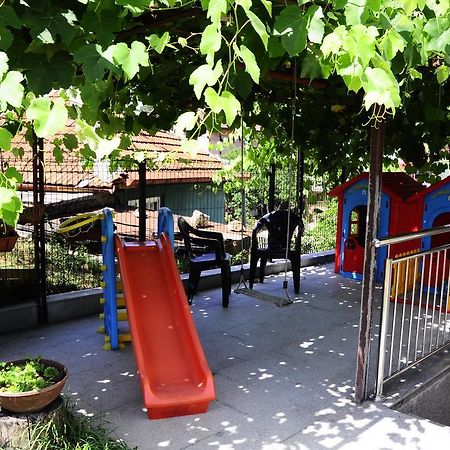 Family Apartment With Garden Sarajevo Ngoại thất bức ảnh
