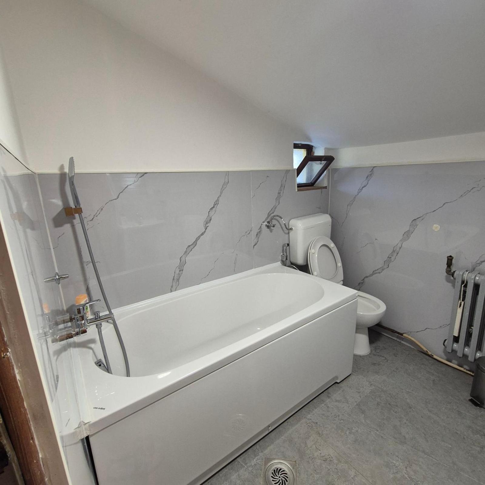 Family Apartment With Garden Sarajevo Phòng bức ảnh