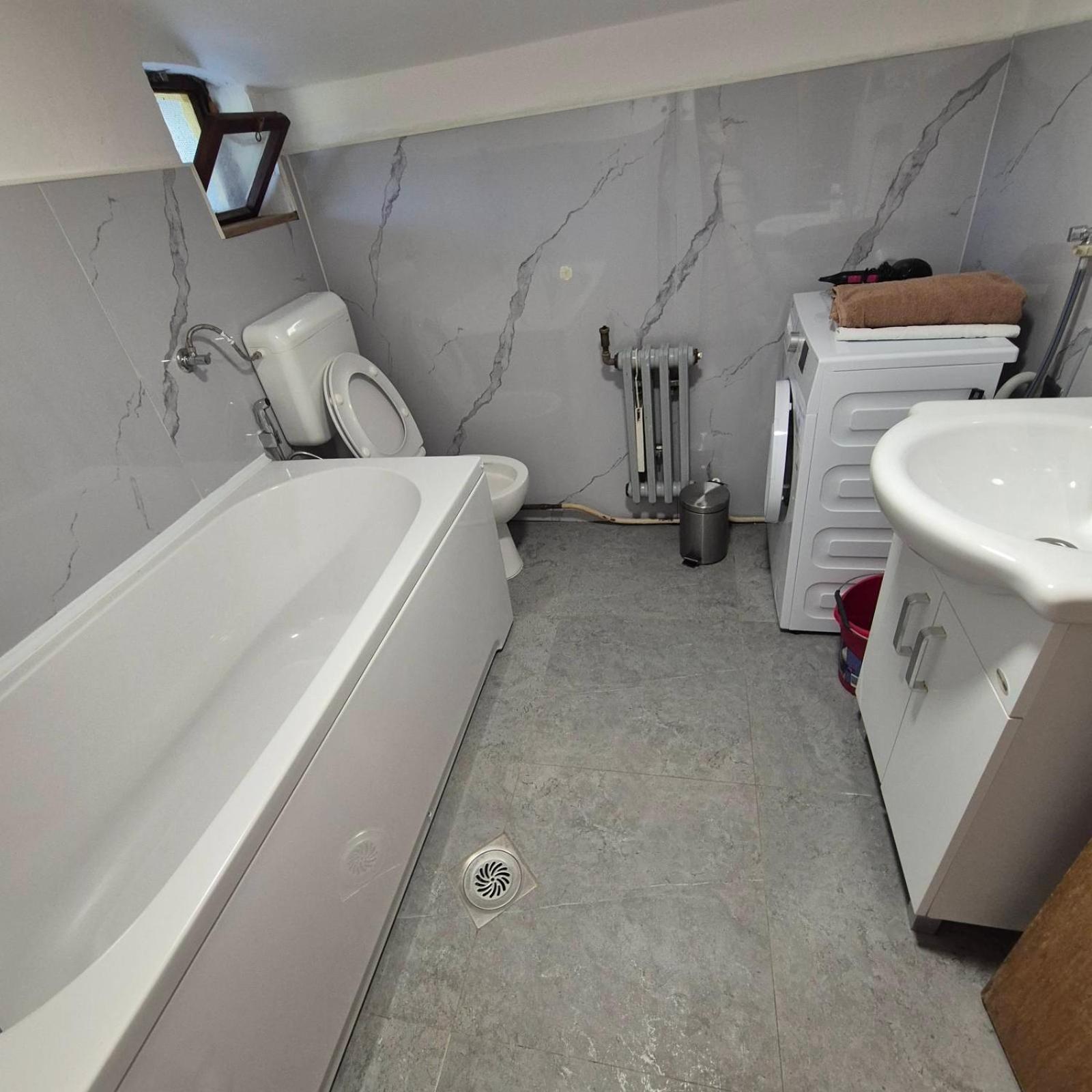 Family Apartment With Garden Sarajevo Phòng bức ảnh