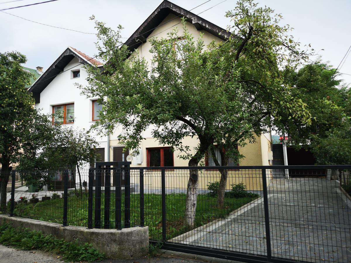 Family Apartment With Garden Sarajevo Ngoại thất bức ảnh